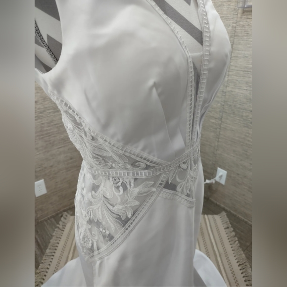 JJ's House Mermaid Wedding Dress With Illusion Sides And Plunging Neckline - Picture 5 of 11